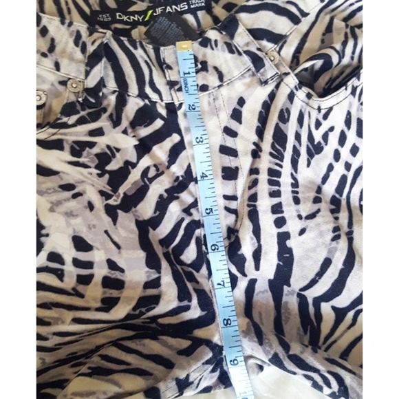 DKNY Denim🌾Vintage🌾Zibra Print Jeans Pants| High Rise| Straight Leg - Picture 5 of 9